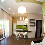 Апартаменти On Abrikosovaya